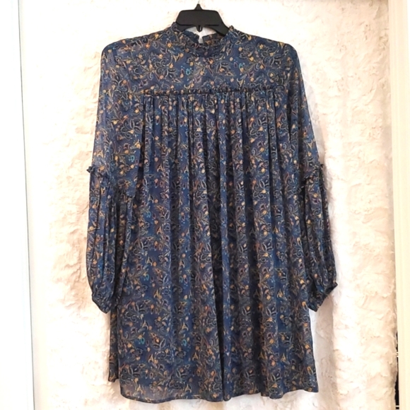 Gilli Dresses & Skirts - Gilli Blue long sleeve paisley print gold embellishment Med babydoll flirty